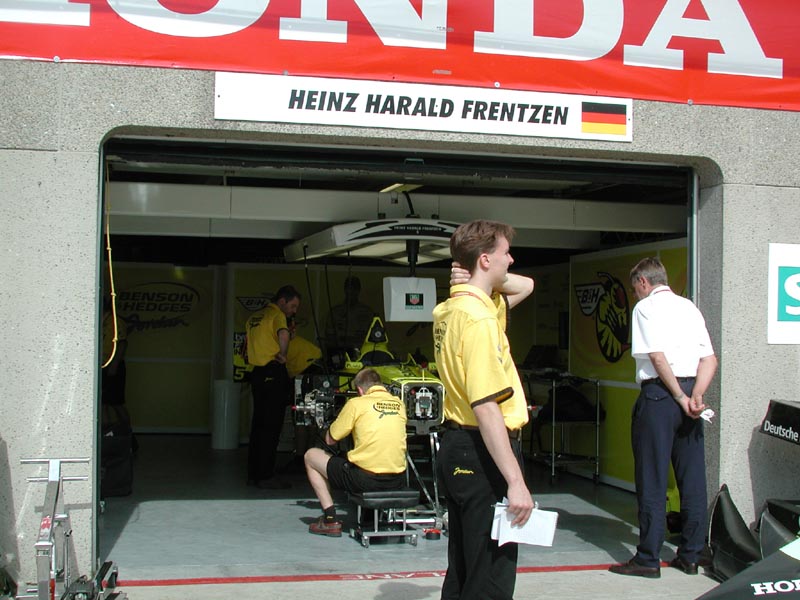 Heinz Harald Frentzen's Garage.jpg 95.8K